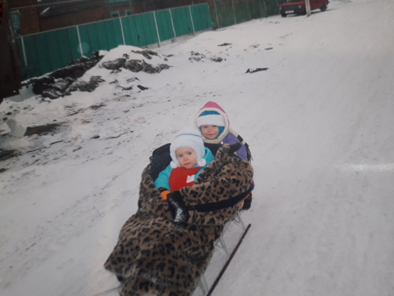 мы в детстве на санках